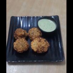 A picture of Sabudana Vadai.