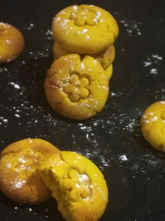 A picture of Custard Cookies.