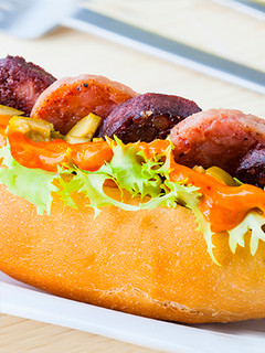 Una foto de Bocadillo de morcilla con Salsa Brava
