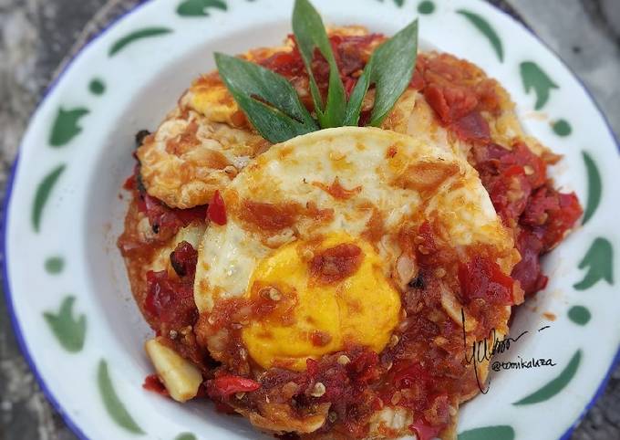 Resep Balado Telur Ceplok Oleh Tomi Kalaza Cookpad