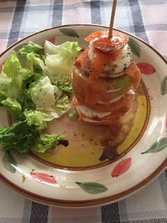 Una foto de Ensalada Torre de Pisa
