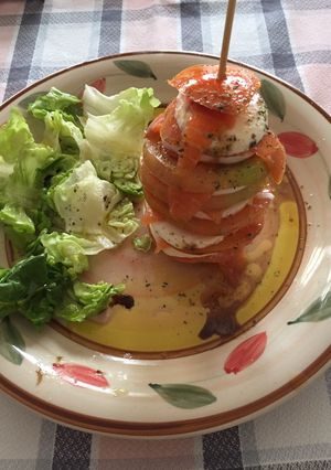 Una foto de Ensalada Torre de Pisa