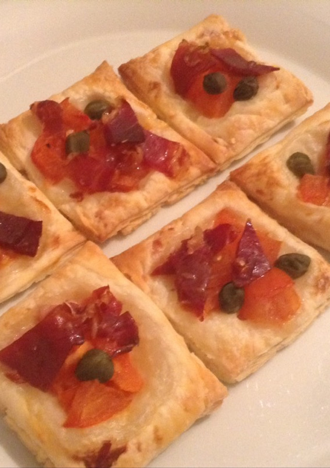 Una foto de Mini hojaldres ibéricos