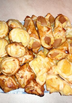 Vanília pudingos-gyümölcsös leveles tészta 🍰🥧😋 recept fotója