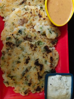 மீதமான சாதத்தில் அடை(leftover rice adai recipe in tamil) செய்முறை முக்கிய புகைப்படம்