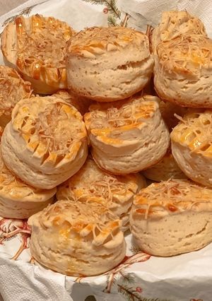 Tejfölös, sajtos pogácsa recept fotója