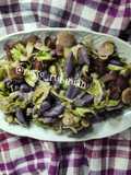 Gnocchi di patate viola con cavolini di Bruxelles