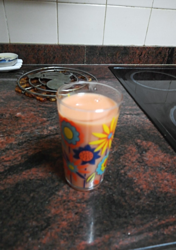 Una foto de Batido frío de melón, sandía, manga y yogur