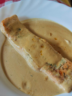Una foto de Salmón a la crema con salsa de ostras