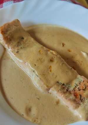 Una foto de Salmón a la crema con salsa de ostras