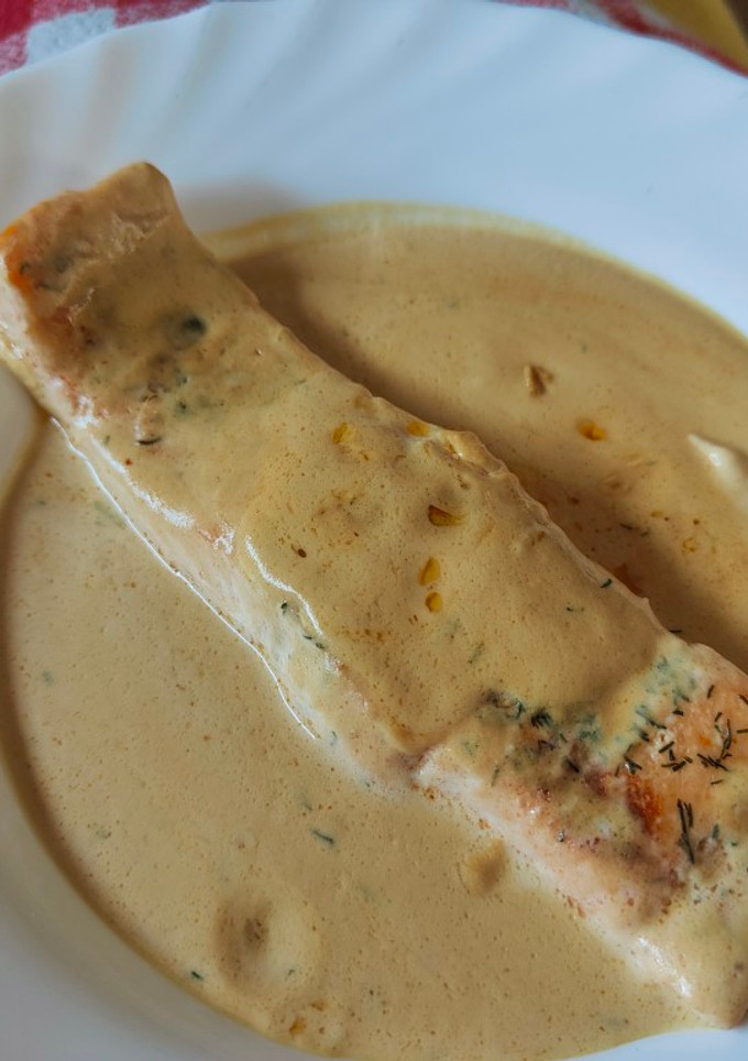 Una foto de Salmón a la crema con salsa de ostras