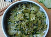 Une photo de vinaigrette concombre