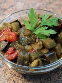 Una foto de Ensalada de berenjena y pimientos sefardí