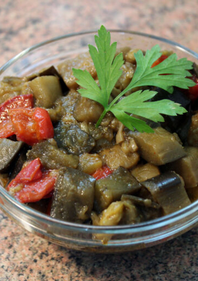 Una foto de Ensalada de berenjena y pimientos sefardí