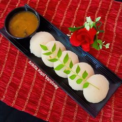 A picture of Idli.