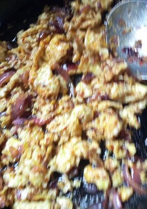 A picture of Scrambled fried egg.