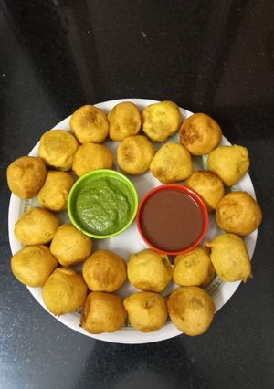 બટાકા વડા (Bataka Vada Recipe In Gujarati) રેસીપી મુખ્ય ફોટો