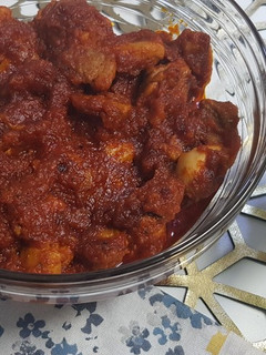 Una foto de Magra con tomate