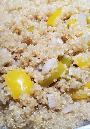 Una foto de Quinoa con pimiento