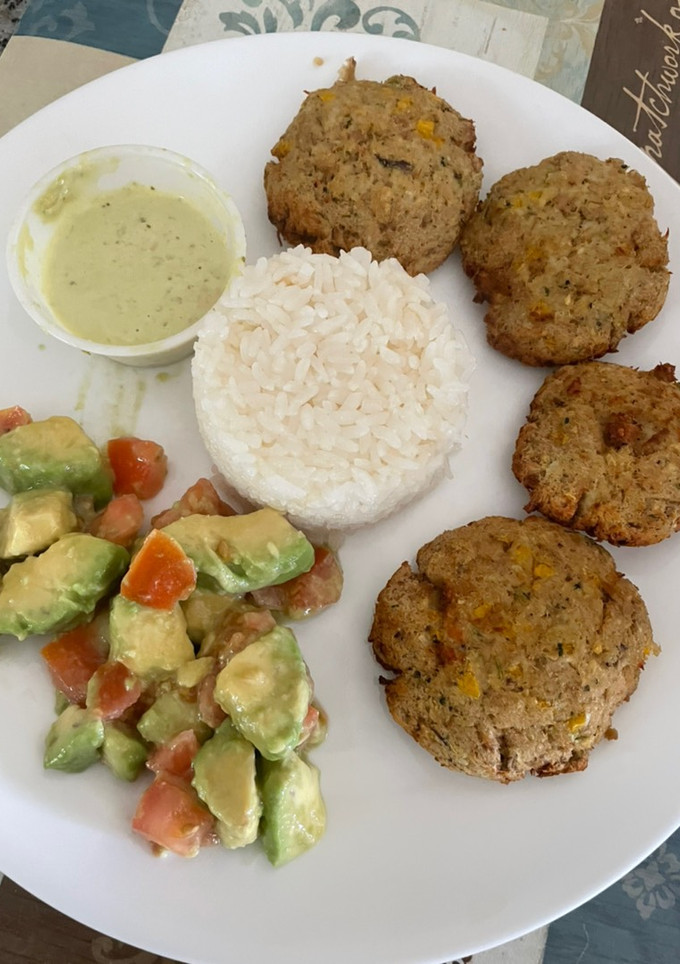 Una foto de Croquetas de Pollo 🍗 súper light 💪, sin harinas, sin leche, sin aceite. En air Fryer!