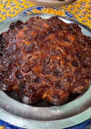 Une photo de Gâteau renversé aux cerises et caramel