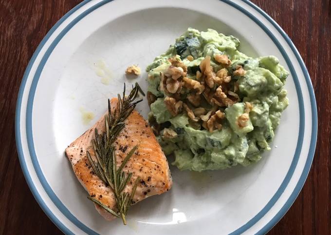 Salmon with cucumber guacamole