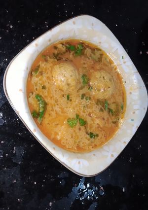 A picture of Chicken kofta gravy.
