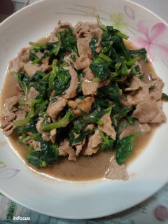 豆苗炒牛肉片 的食譜成品照片