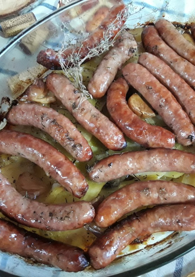 Una foto de Longanizas al horno con patatas
