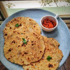 A picture of Oats veggies paratha.