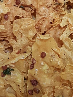 A picture of Rice Flour Peanut Crackers (Peyek Kacang).
