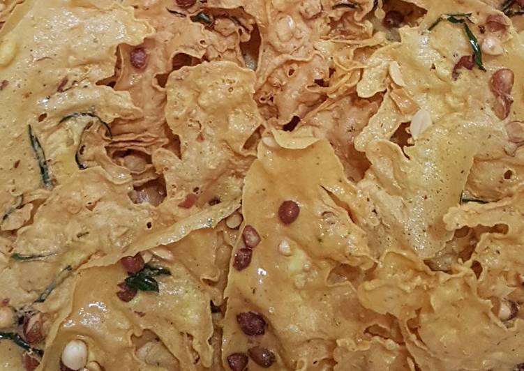 Recipe of Speedy Rice Flour Peanut Crackers (Peyek Kacang)