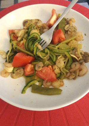 Una foto de Delicioso plato de pasta.. de calabacín!