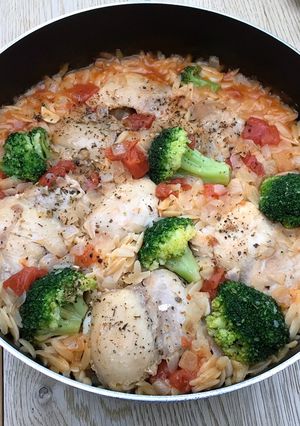 A picture of One-Pot Chicken Orzo.