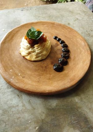 Una foto de Pavlova de 🥥coco y compota de piña🍍 con piloncillo