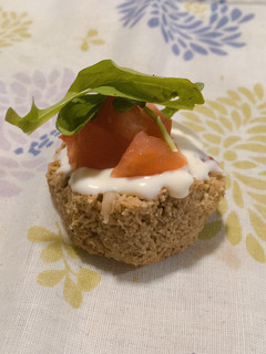 Una foto de Pepas de rúcula, tomate 🍅 y queso 🧀