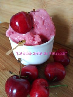 Una foto de Helado de cereza al toque azahar 0% MG