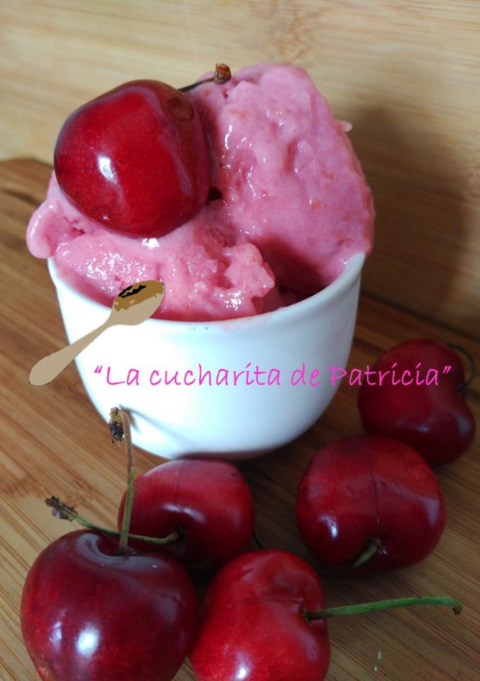 Una foto de Helado de cereza al toque azahar 0% MG