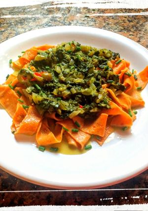 Una foto de Pappardelle al Pimentón con Salsa Verde