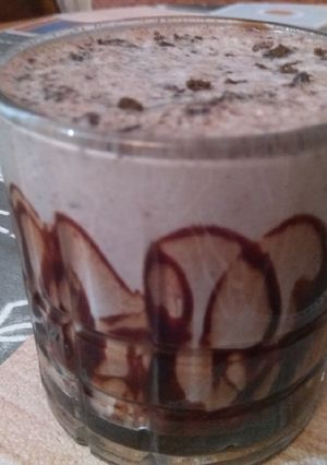 A picture of Cold coffee with cinnamon powder.