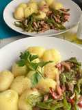 Gnocchi de ricotta con pimientos y bacon