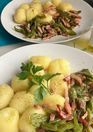 Una foto de Gnocchi de ricotta con pimientos y bacon