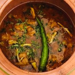 A picture of Murgh cholay.