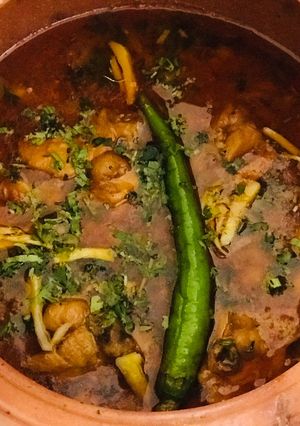 A picture of Murgh cholay.