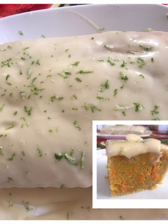 Una foto de Torta de zanahoria con cubierta de queso crema