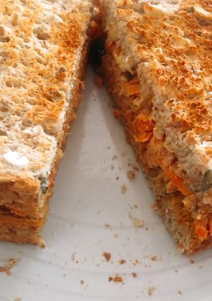 A picture of Tuna and carrot sandwich.