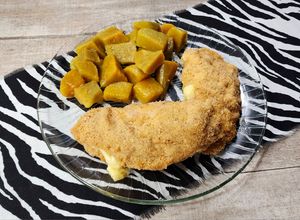 Una foto de 🍗🧀🥓Milanesas de pollo rellenas, horneadas y con un toque diferente 🥓🧀🍗