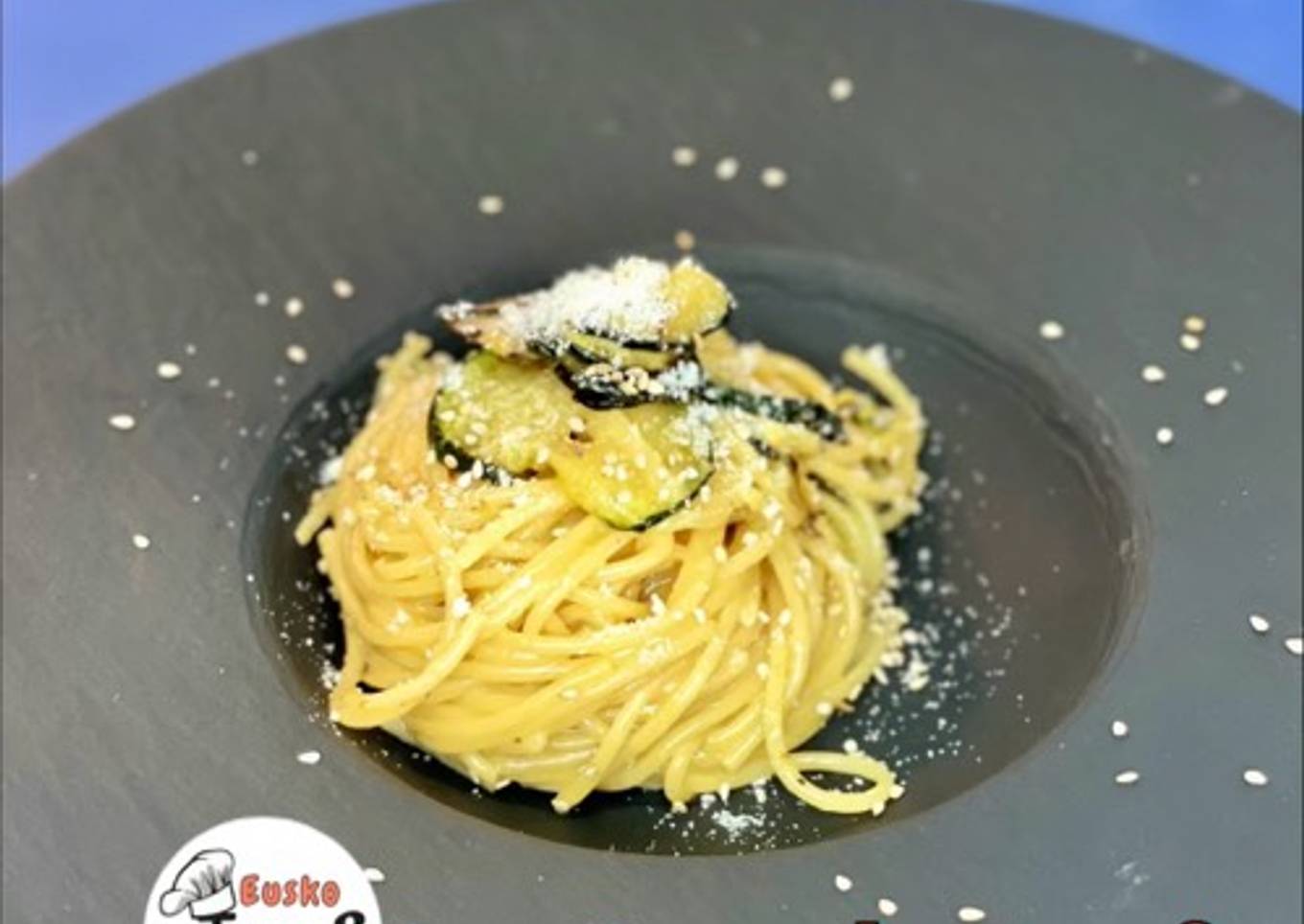 Pasta carbonara saludable con calabacín