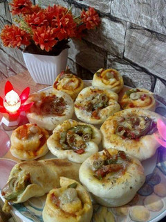 A picture of Pizza Muffins Cups.