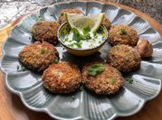 Une photo de croquette de poisson